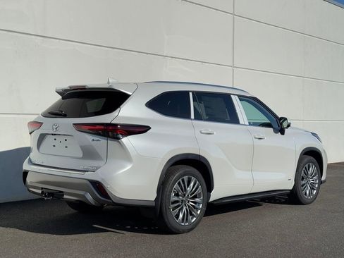 New 2026 Toyota Highlander Platinum AWD/4WD image 7