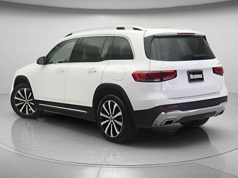 Used 2023 Mercedes-Benz GLB 250 4MATIC image 2