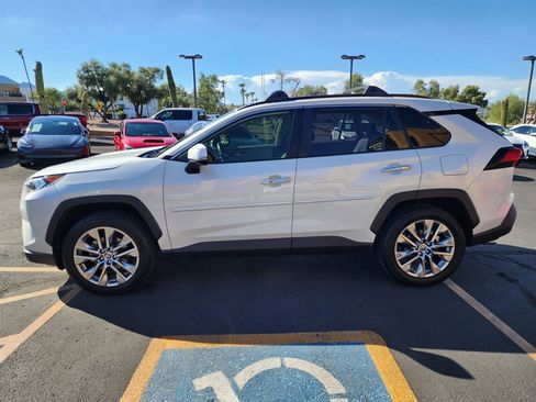 Used 2019 Toyota RAV4 Limited w/ Cold Weather Package FWD image 6