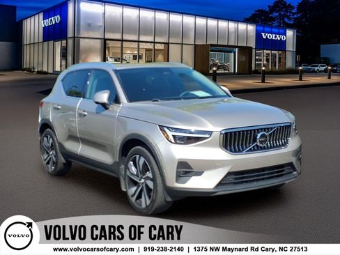 Used 2024 Volvo XC40 B5 Plus w/ Protection Package Premier AWD/4WD image 1