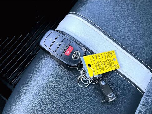 Used 2025 Toyota Camry SE w/ Convenience Package FWD image 14