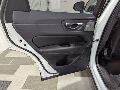 Used 2023 Volvo XC60 T8 Ultimate w/ Climate Package image 9