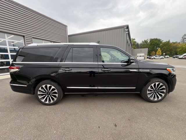Used 2024 Lincoln Navigator L Reserve AWD/4WD image 4