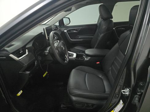 Used 2024 Toyota RAV4 XLE Premium image 8
