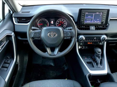 Used 2022 Toyota RAV4 XLE FWD image 6