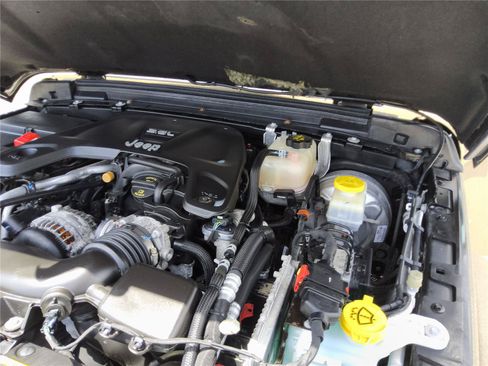 Used 2018 Jeep Wrangler Unlimited Sport S AWD/4WD image 30