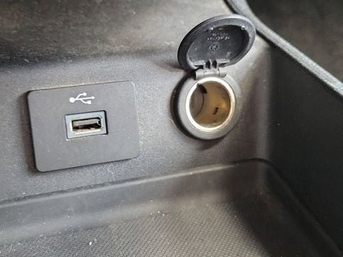 Used 2018 Ford Fusion SE FWD image 22