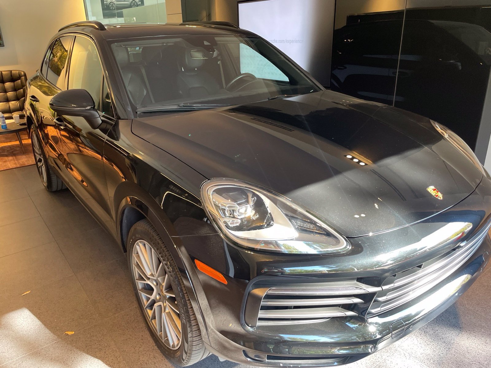 Used 2023 Porsche Cayenne Platinum Edition AWD/4WD image 3