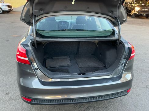 Used 2018 Ford Focus SE w/ SE Appearance Package image 26