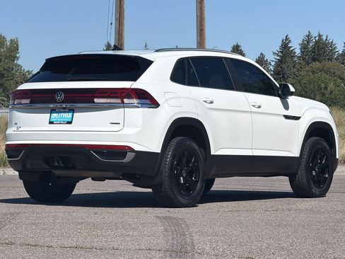 Used 2024 Volkswagen Atlas Cross Sport SE w/ Panoramic Sunroof Package AWD/4WD image 2