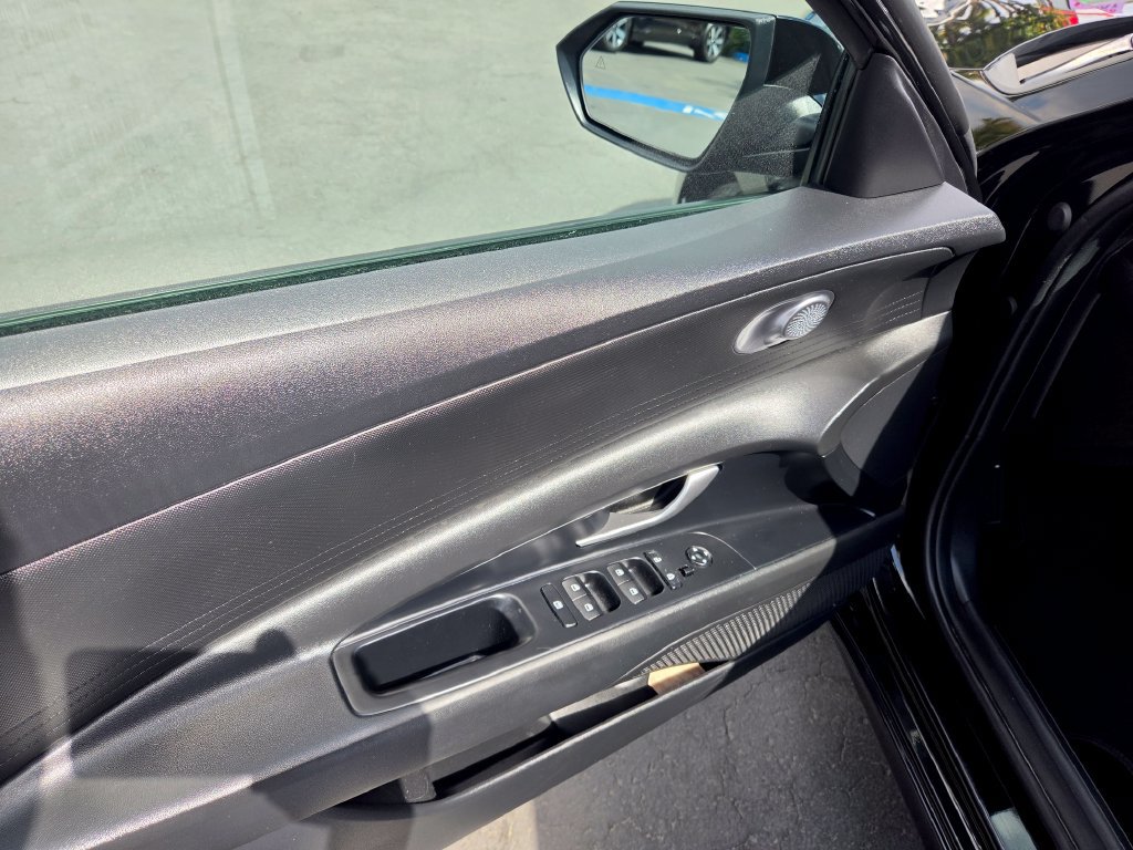 Used 2023 Hyundai Elantra SE FWD image 15