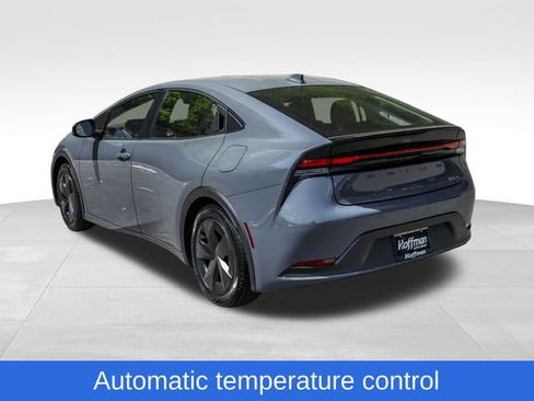 Used 2025 Toyota Prius LE FWD image 9