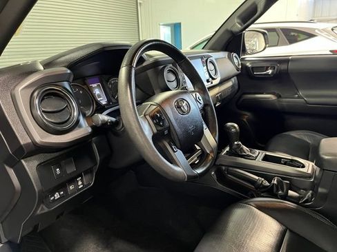 Used 2021 Toyota Tacoma TRD Off-Road w/ TRD Premium Off Road Package AWD/4WD image 23