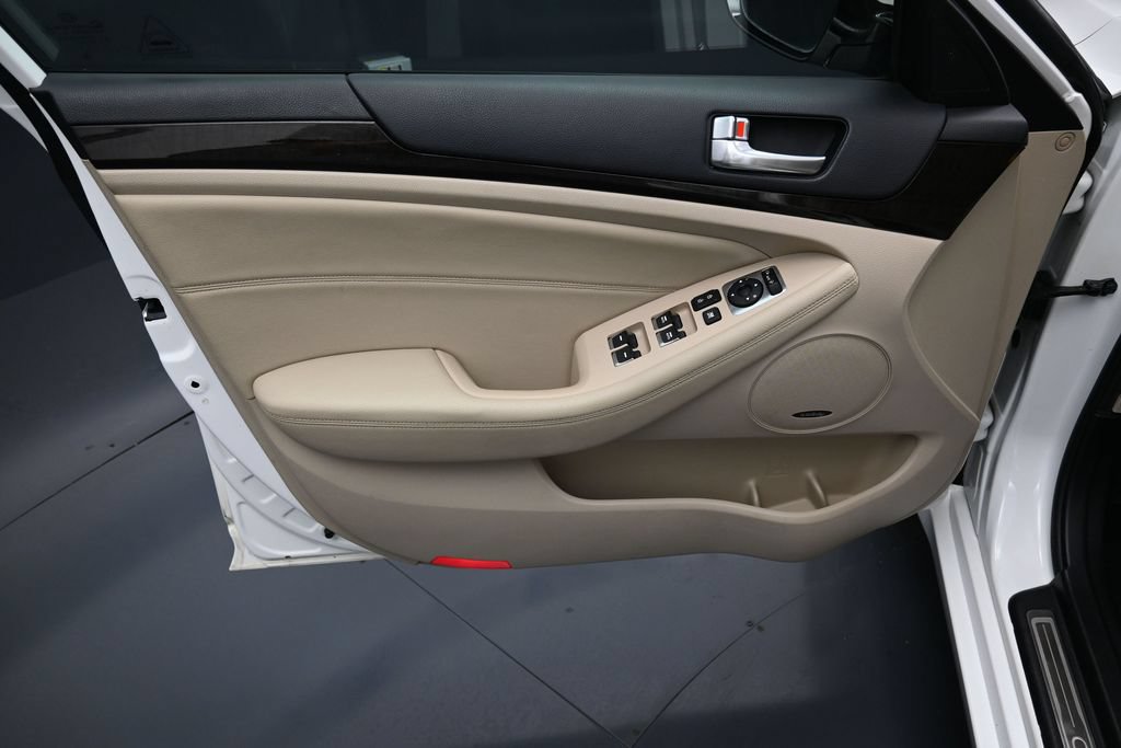 Used 2015 Kia Cadenza Premium FWD image 11