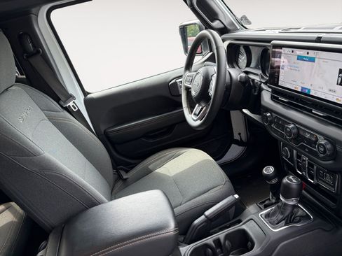 Used 2024 Jeep Wrangler Unlimited Sahara AWD/4WD image 15