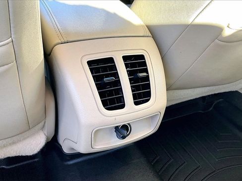 Used 2017 Ford Taurus SEL w/ Equipment Group 201A image 31