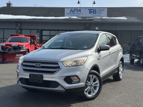 Used 2017 Ford Escape SE image 2