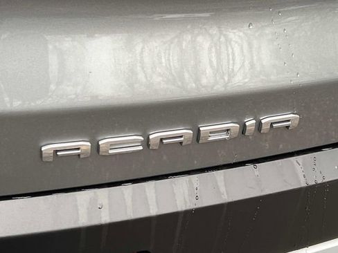 Used 2023 GMC Acadia SLT image 14
