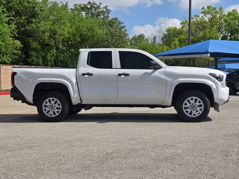 Used 2025 Toyota Tacoma SR w/ SR Upgrade Package image 2