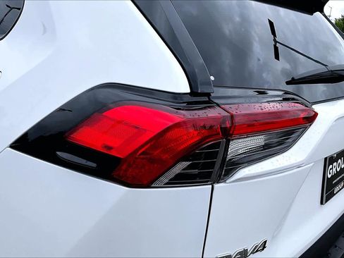 Used 2021 Toyota RAV4 XLE w/ Convenience Package AWD/4WD image 28
