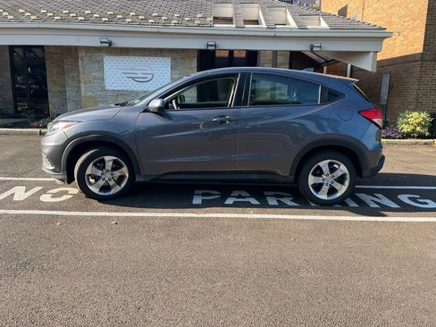 Used 2021 Honda HR-V LX image 3