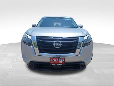 Certified 2025 Nissan Pathfinder SV FWD image 2