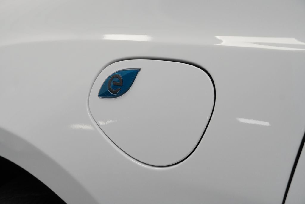 Used 2024 Chrysler Pacifica Limited FWD image 28