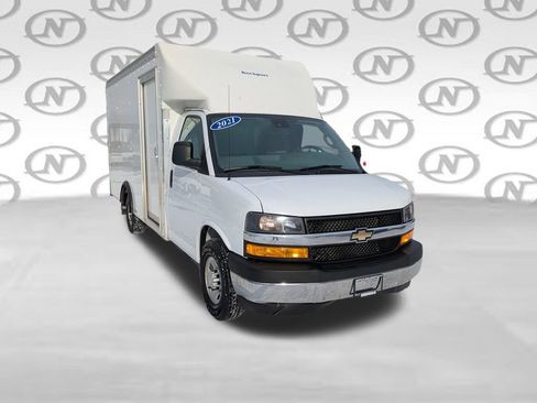 Used 2021 Chevrolet Express 3500 w/ Power Convenience Package RWD image 15