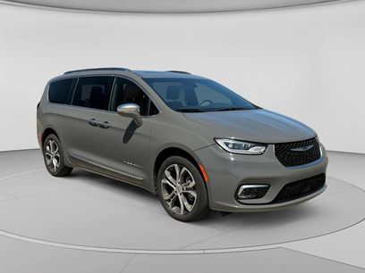 Used 2022 Chrysler Pacifica Pinnacle