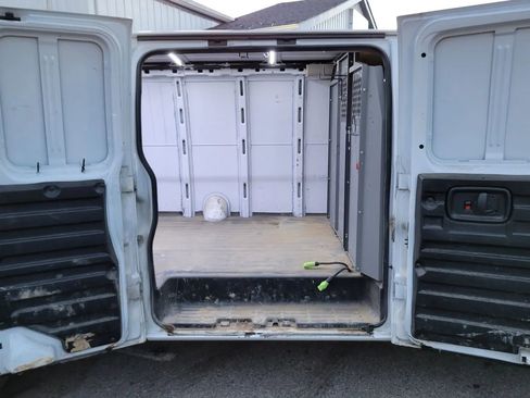 Used 2019 Chevrolet Express 3500 Extended w/ Driver Convenience Package RWD image 16