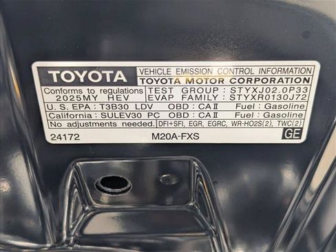Certified 2025 Toyota Prius XLE FWD image 22