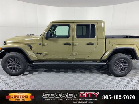 New 2025 Jeep Gladiator Sport image 4