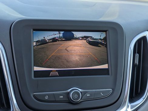 Used 2021 Chevrolet Equinox LS AWD/4WD image 16