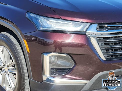 Used 2023 Chevrolet Traverse LT w/ Rear Camera Mirror Package image 12