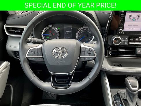 Used 2021 Toyota Highlander LE image 8
