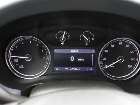 Used 2022 Buick Enclave Essence FWD image 31