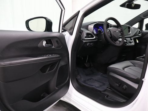 New 2026 Chrysler Pacifica Select w/ S Appearance Package FWD image 10