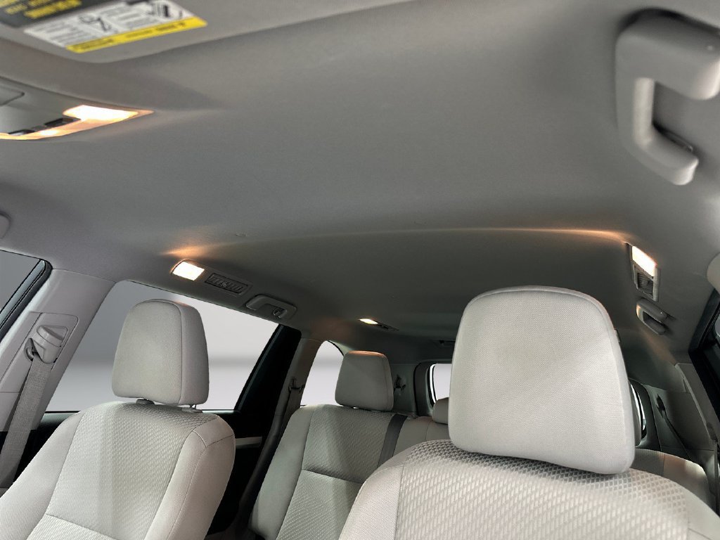 Used 2017 Toyota Highlander LE FWD image 17