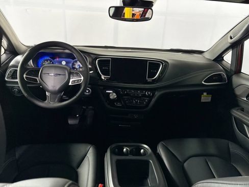 New 2026 Chrysler Pacifica Select AWD/4WD image 12