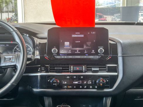 Used 2025 Nissan Pathfinder SV FWD image 13