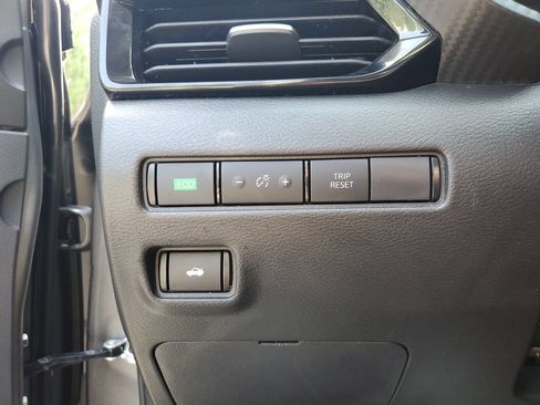 Used 2024 Nissan Sentra SV FWD image 30