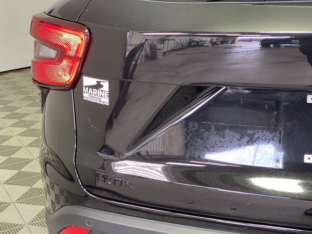 Used 2025 Chevrolet Trax RS w/ Driver Confidence Package FWD image 35