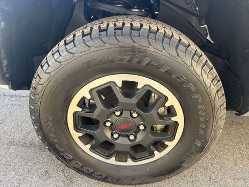 Used 2025 Toyota Tacoma TRD Off-Road image 30