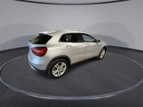 Used 2019 Mercedes-Benz GLA 250 4MATIC image 8