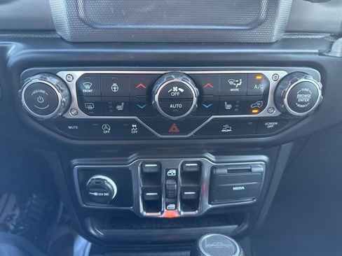 Certified 2022 Jeep Gladiator Sport image 19