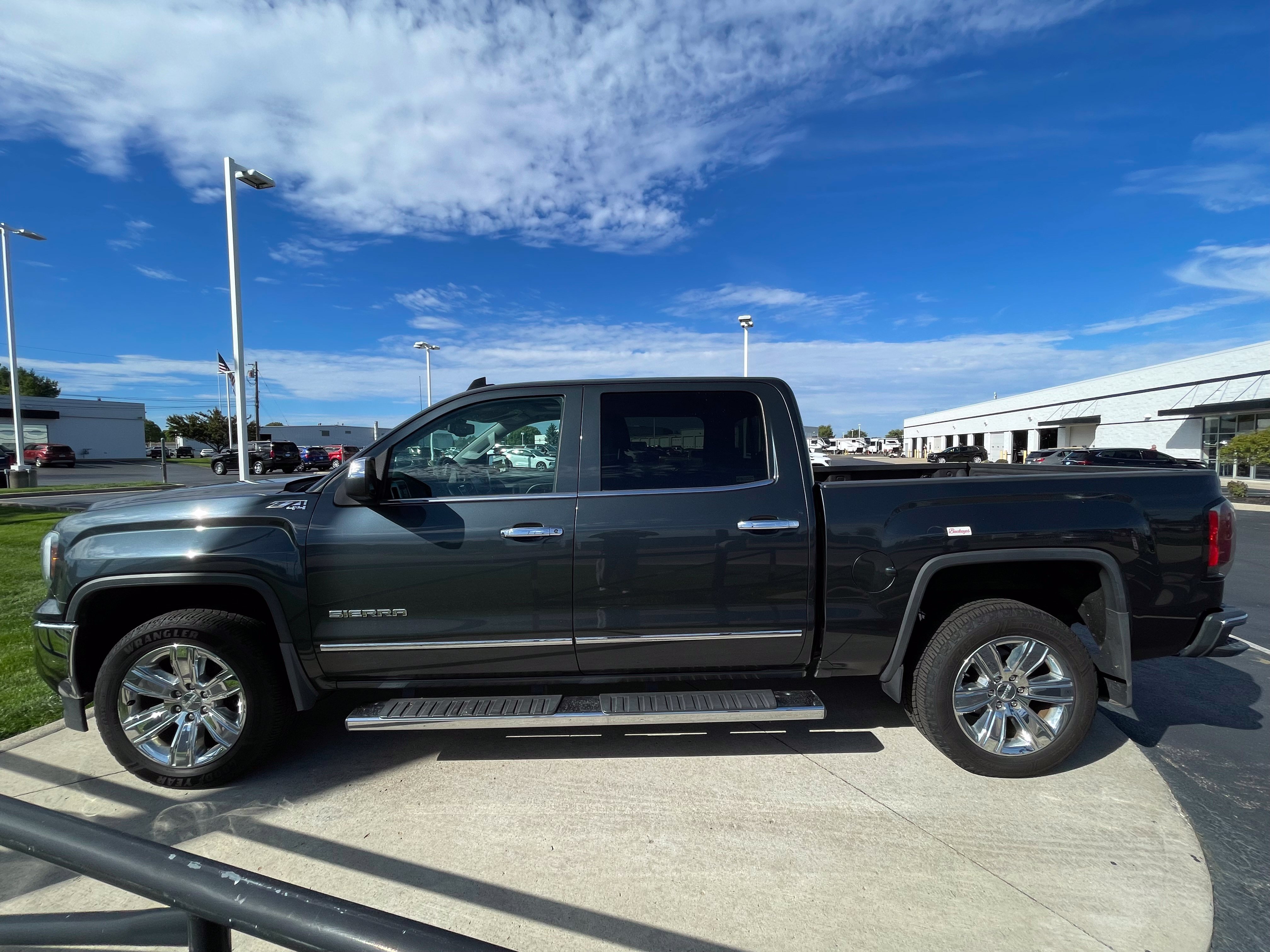 Used 2017 GMC Sierra 1500 SLT AWD/4WD image 4
