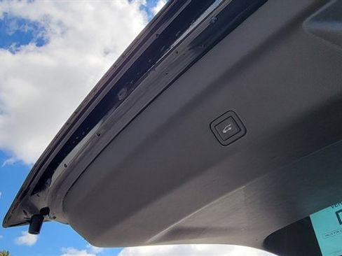 Used 2023 GMC Yukon XL SLT AWD/4WD image 57