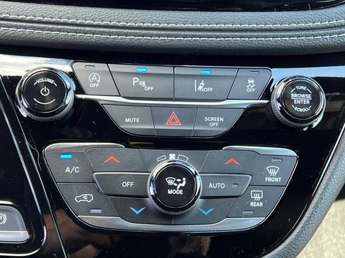 New 2026 Chrysler Pacifica Select image 24