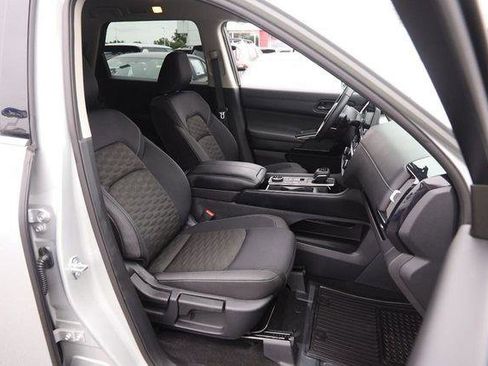 Used 2025 Nissan Pathfinder SV AWD/4WD image 29