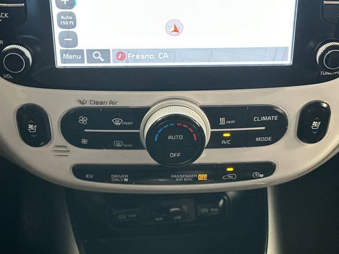 Used 2019 Kia Soul EV + FWD image 23
